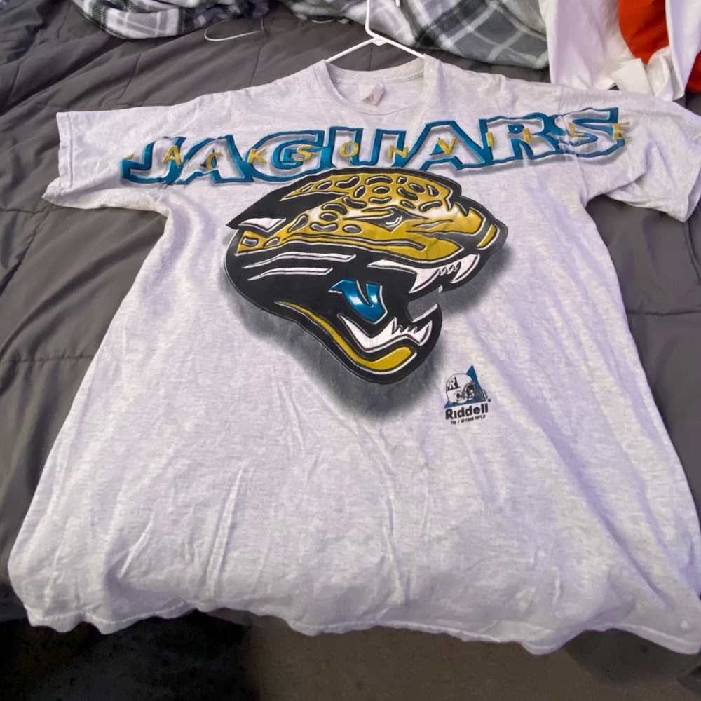 single stitch vintage jaguars tee